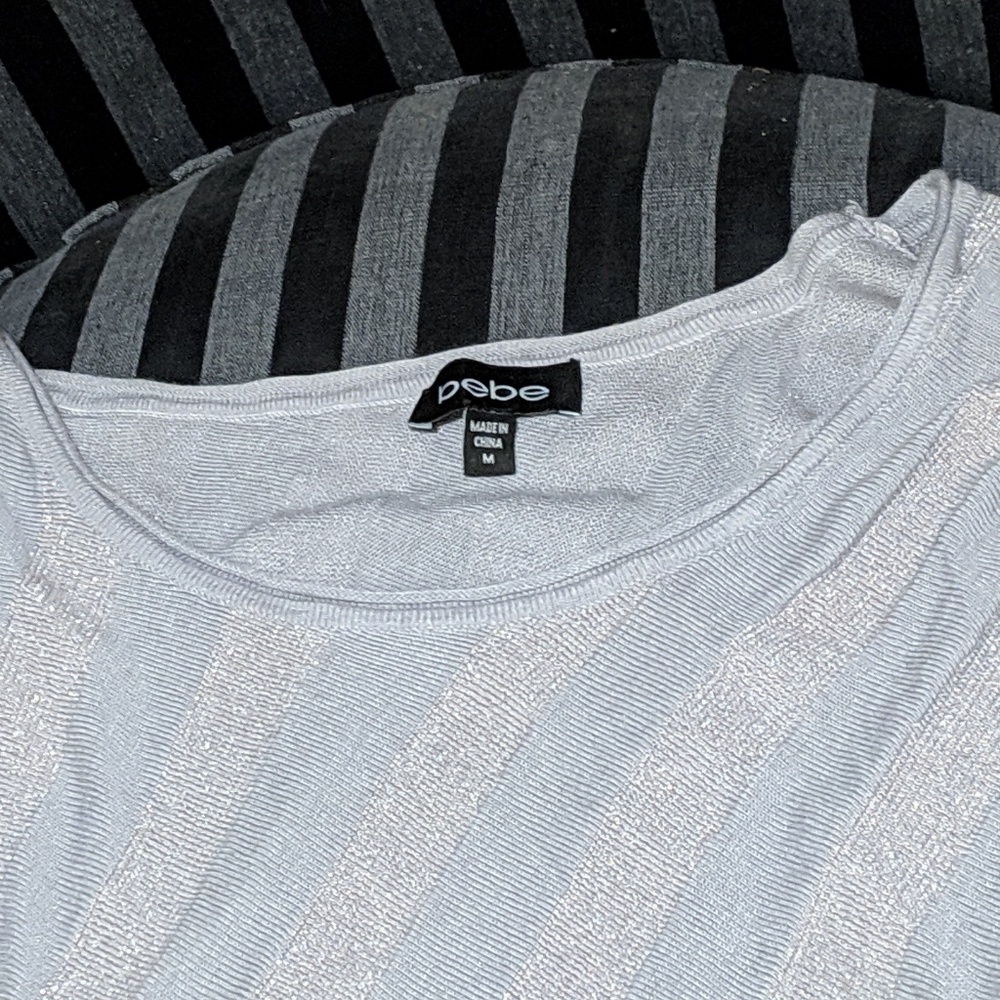 BeBe Gray Striped Shimmer Batwing Blouse M - Picture 5 of 5